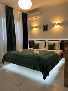 La Luna Premium Deluxe Apartment with Pool & Jacuzzi, Bikes and Covered Parking - 5