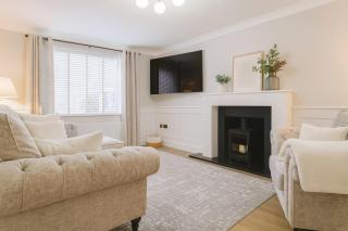 Bright and Spacious Blackwood Home 4 Bedroom Sleeps 8 - 0