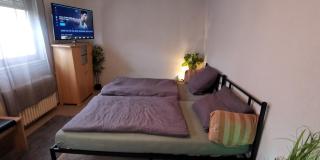 Ganze 95qm Wohnung mit 4 Schlafzimmern, privater Komfort Küche, Bad, WC und Wohnzimmer, mit Gratis Frühstück und Parkplatz, mit Garten, so privat wie zu Hause - Kassel - 2