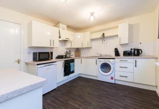 Coventry 3Bedroom with Private Garden & Parking - 6