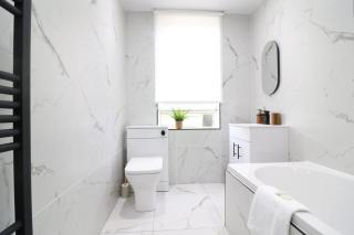 Signature - Oak House - 9