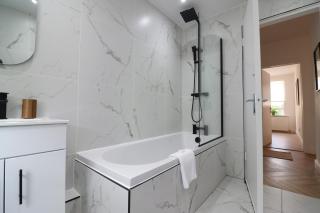 Signature - Oak House - 7