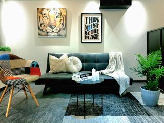 Eclectic Urban Gem w Own Entrance, Near Metro - 9