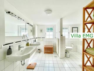 Ferienhaus Villa EMG Osnabrück Bielefeld in Preussisch-Oldendorf, Alleinlage, eigene Wald und See, Jacuzzi, Sauna für Familien Gruppen bis 20 Personen - 4