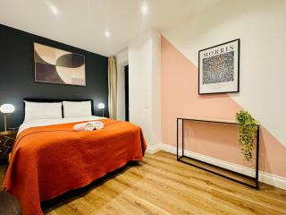 Lux 2 Bedroom Flat Central Brentwood slp 8 Guests - 1