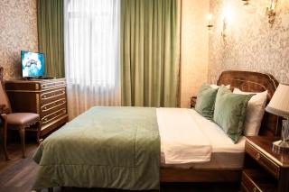 West Inn Hotel & Restaurant - 4