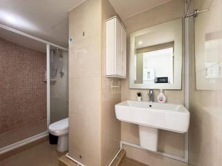 High Floor 1BR for 3 Walk to BTS City Center - 6