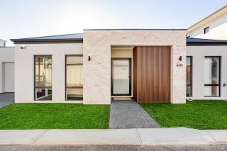 New Modern Home Near Scarborough Beach - 3