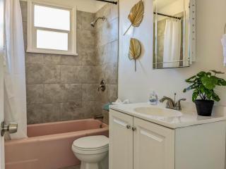 Lake House Escape, Venture Base Unit 7 - 6