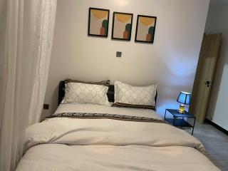 Modern 3BR near restaurant and mall - 9