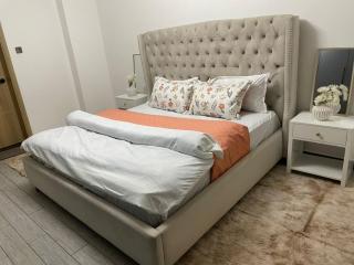 Modern 3BR near restaurant and mall - 0