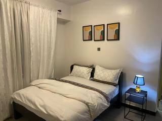 Modern 3BR near restaurant and mall - 4