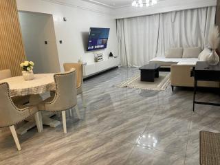 Modern 3BR near restaurant and mall - 1