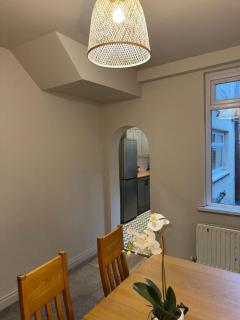 Central and Stylish Belfast City Home - 7