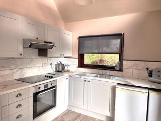 Primrose 18 Hot Tub-Tenby - 5