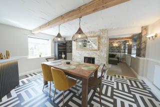 The Machine House - Hot Tub - Outdoor Bar - 9