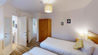 Brigg End View, The Bay, 2 bedrooms with ensuites, balcony with sea view, parking, 2 dogs welcome - 1