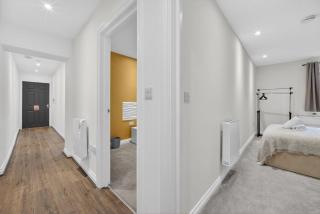 City Centre 2BR Apt with Balcony Access and Free Parking - 8