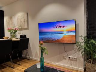 Top Apartment in Kranenburg - central & quiet - terrace and large windows - incl parking, fast WiFi, Box-Spring bed, washer & dryer, Netflix - 2