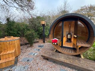 Acorn Hideaway - 1