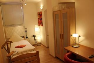 BudgetRooms - souterrain-private rooms & kitchen - 4