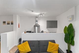 Central Spacious 1-Bedroom Flat - 1