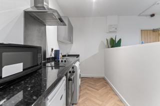 Central Spacious 1-Bedroom Flat - 3
