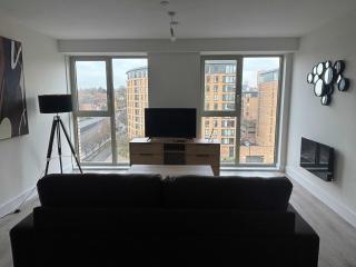 Modern 2-Bedroom Apartment in Central Birmingham - 7