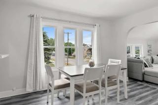 Sleeps 6 Near Neshotah Beach and Lake Michigan - 7