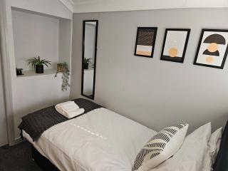 Spacious 3-Bedroom Semi Detached House By Homebird Property Management Short Lets & Serviced Accommodation Leeds With Private Parking & Garden - 7