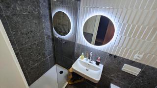 DuckDuckApt - Modern Studio with a Stylish Twist - 8