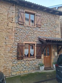 Maison de village en beaujolais pierres dorées - 0