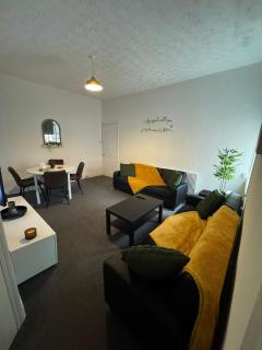 5 Min Drive To City Centre 3 Bedrooms Free Parking - 9