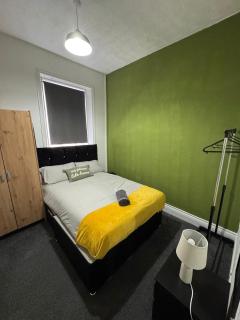 5 Min Drive To City Centre 3 Bedrooms Free Parking - 2