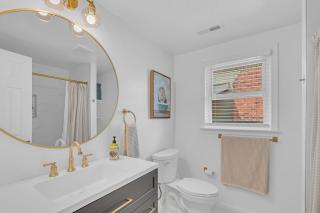 Upscale Arlington Retreat - Private Casita - Arcade - 8