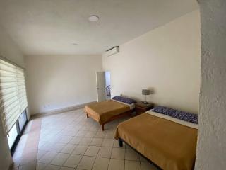 Bonita y amplia casa - 1