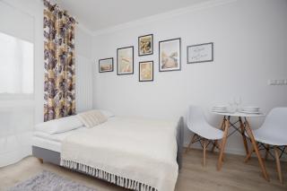 Air Conditioned Studio in Warsaw with Balcony by Noclegi Renters - 8