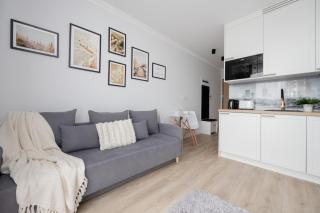 Studio in Warsaw with Air Condition & Balcony By Noclegi Renters - 4