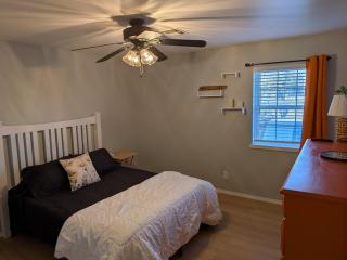 Averys Place, Perfect Base for Games and Getaways - 7