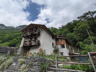Wild Valley Mountain Getaway in Valle Onsernone - 1