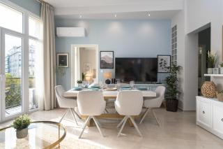 AnT-one Designer Neo-Classical Apartment in Prime Downtown Location - Sleeps 8 - 7