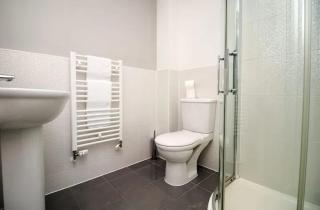 Seymour Way Practical 4 Bed House with Parking - Magor - 4