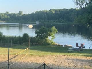 Lakefront Fishing With Hot Tub and Kayaks - 4