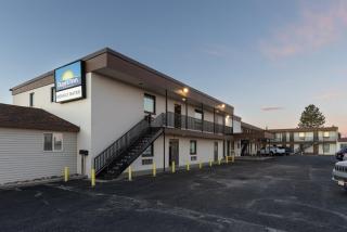 Days Inn by Wyndham Wheatland - 9