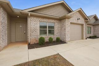 Stylish 2BR2BA Stay Open Layout - 9