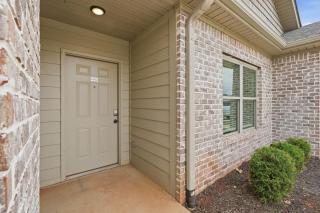 Stylish 2BR2BA Stay Open Layout - 8