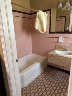 Rainbow Fountain Motel - 2