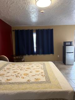 Rainbow Fountain Motel - 1