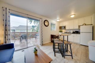 Walk to Restaurants and Light Rail Seattle Getaway - 0