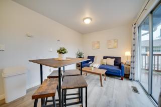 Walk to Restaurants and Light Rail Seattle Getaway - 9